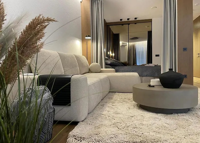 Premium With Terrace In דירה *