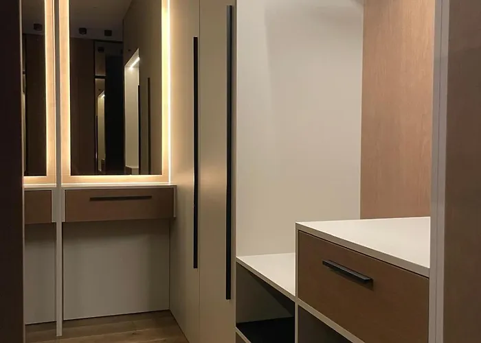 Premium With Terrace In דירה *