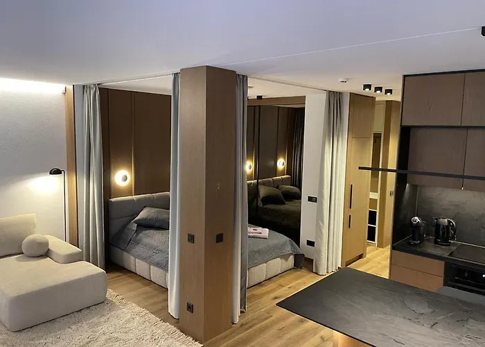 Premium With Terrace In דירה